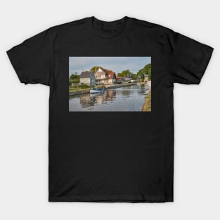 Boats moored up in Thurne Dyke T-Shirt